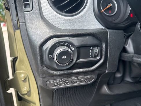 Used 2025 Jeep Wrangler Unlimited Sport AWD/4WD image 26