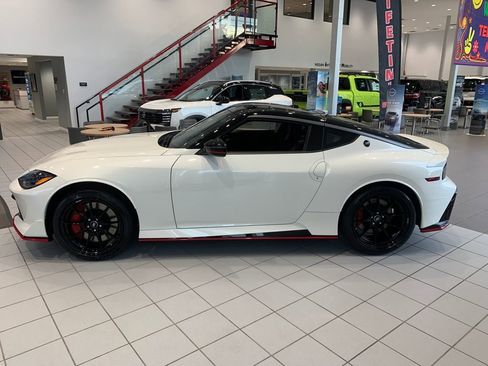 New 2026 Nissan Z NISMO w/ Floor Mat Package RWD image 2