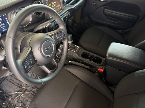 Used 2022 Jeep Gladiator Sport AWD/4WD image 10