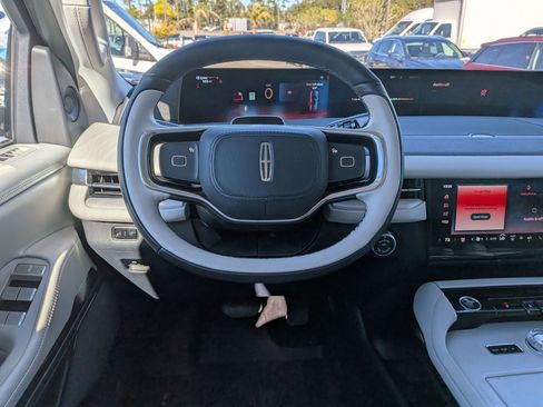 Certified 2025 Lincoln Navigator Reserve image 19