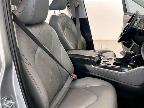 Used 2023 Toyota Highlander Platinum image 11