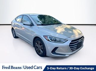 Used 2017 Hyundai Elantra SE FWD video 1