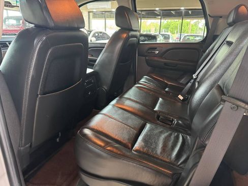 Used 2007 GMC Yukon SLT w/ SLT Preferred Equipment Group RWD image 14