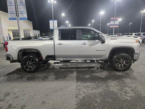 Used 2021 Chevrolet Silverado 2500 LT AWD/4WD image 4