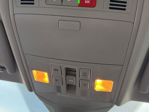 Used 2025 Volkswagen Jetta SEL image 32