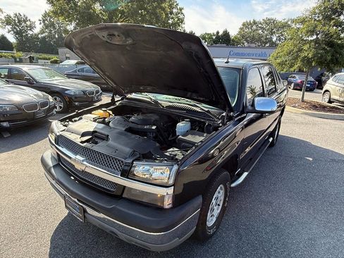 Used 2005 Chevrolet Avalanche LS w/ Chrome Exterior Package image 40