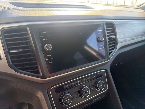 Used 2020 Volkswagen Atlas Cross Sport SE w/ Panoramic Sunroof Package image 14