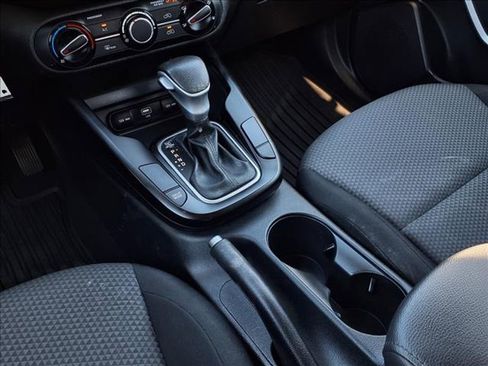 Used 2023 Kia Soul LX w/ LX Technology Package image 16