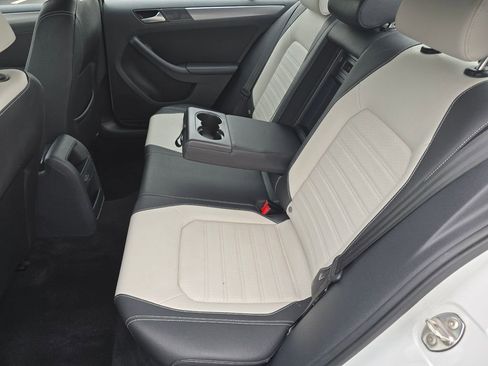 Used 2016 Volkswagen Jetta Sport FWD image 26