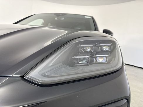 Certified 2026 Porsche Cayenne S AWD/4WD image 11
