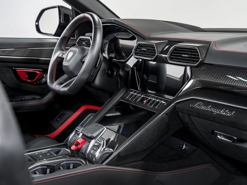 Used 2024 Lamborghini Urus Performante AWD/4WD image 38