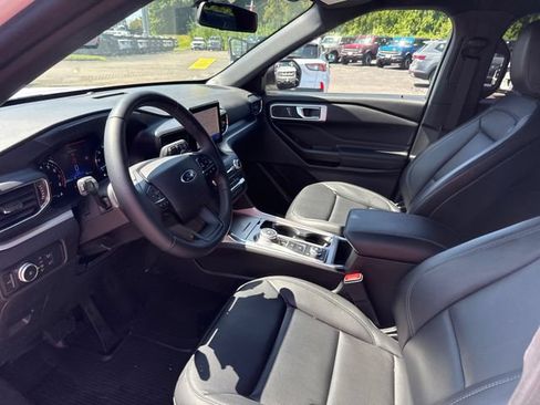 Used 2020 Ford Explorer XLT w/ Equipment Group 202A AWD/4WD image 12