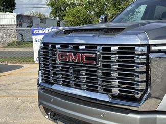 Used 2024 GMC Sierra 2500 Denali w/ Denali Reserve Package AWD/4WD video 3