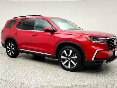 Used 2025 Honda Pilot Touring image 3
