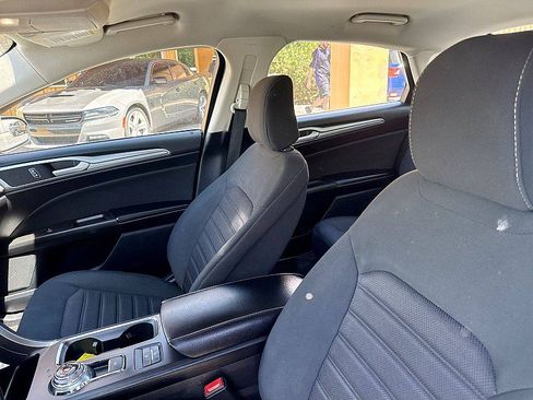 Used 2020 Ford Fusion SE FWD image 9