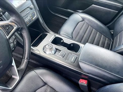 Used 2018 Ford Fusion SE w/ Equipment Group 201A FWD image 15