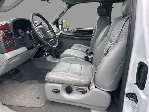 Used 2006 Ford F350 Lariat RWD image 9