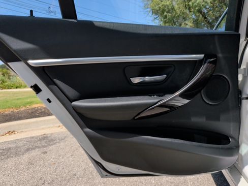 Used 2018 BMW 330i xDrive Sedan w/ Premium Package AWD/4WD image 37