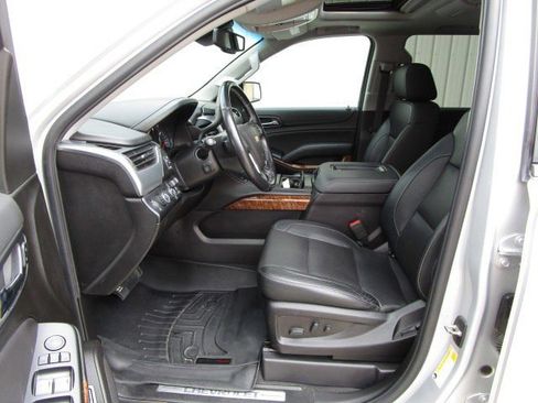 Used 2019 Chevrolet Tahoe Premier AWD/4WD image 18