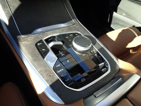 Used 2023 BMW X7 xDrive40i w/ Premium Package image 15