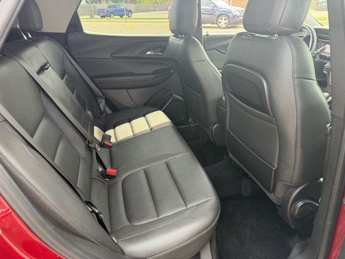 Used 2021 Chevrolet TrailBlazer LT w/ Premium Seating Package AWD/4WD image 16