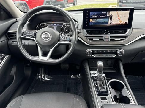 Used 2023 Nissan Altima 2.5 SV w/ SV Premium Package AWD/4WD image 8
