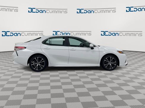 Used 2020 Toyota Camry SE image 9