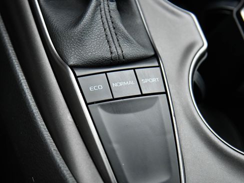 Used 2023 Toyota Camry SE image 25