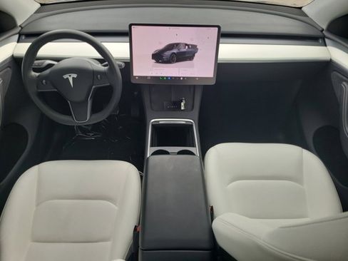 Used 2024 Tesla Model Y Long Range image 10