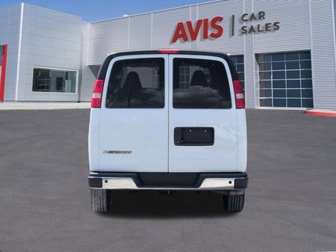 Used 2025 Chevrolet Express 3500 LT w/ LT Preferred Equipment Group RWD image 7
