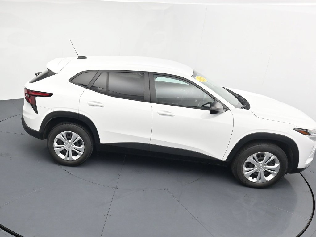 Used 2024 Chevrolet Trax LS FWD image 31