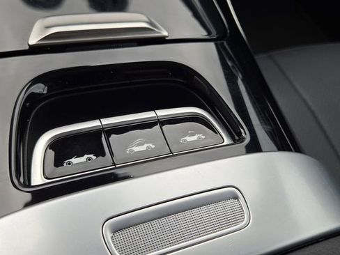 Used 2025 Mercedes-Benz CLE 300 4MATIC Cabriolet image 15