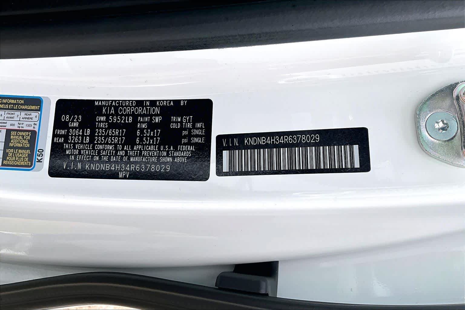 Used 2024 Kia Carnival LX FWD image 34