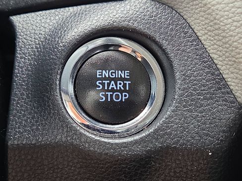 Used 2021 Toyota RAV4 XLE FWD image 20
