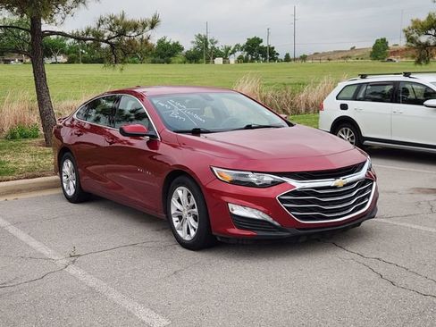 Used 2019 Chevrolet Malibu LT image 2