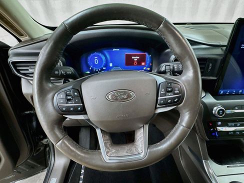 Used 2020 Ford Explorer Platinum w/ Premium Technology Package AWD/4WD image 18