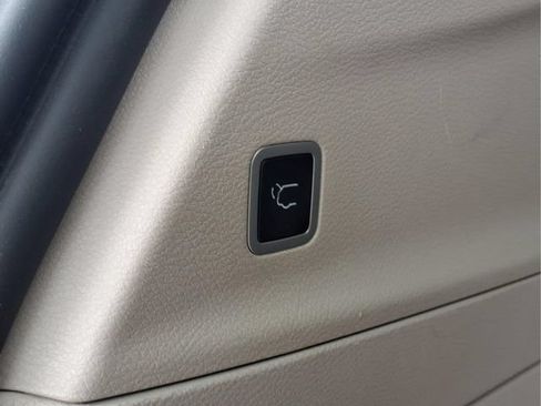 Used 2023 Chrysler Pacifica Touring-L FWD image 24