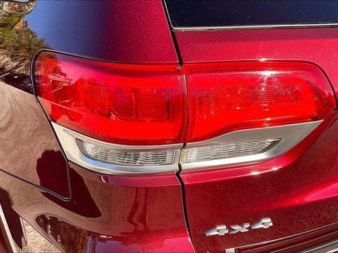 Used 2018 Jeep Grand Cherokee Limited image 23