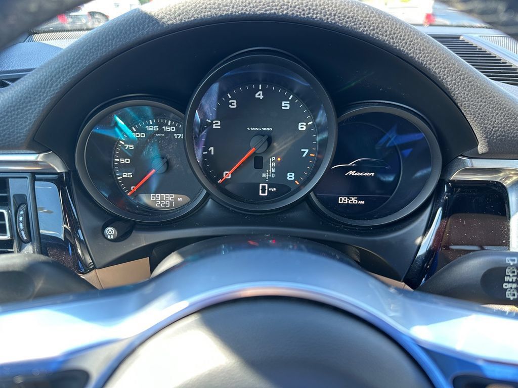Used 2020 Porsche Macan AWD/4WD image 15