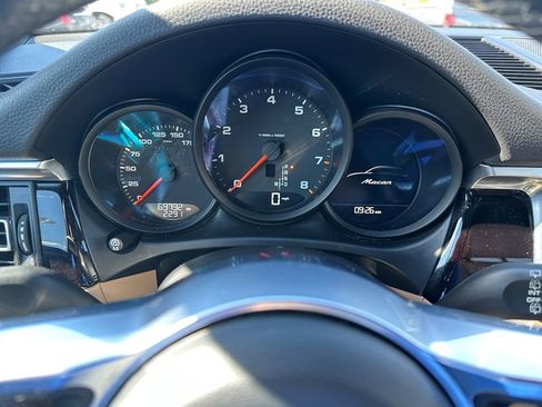 Used 2020 Porsche Macan AWD/4WD image 15