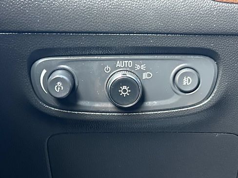 Used 2021 Buick Encore GX Essence w/ Advanced Technology Package FWD image 28