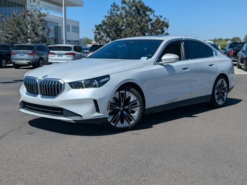 Used 2025 BMW 530i xDrive AWD/4WD image 2