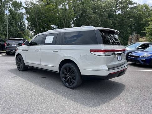 Used 2024 Lincoln Navigator L Reserve AWD/4WD image 11