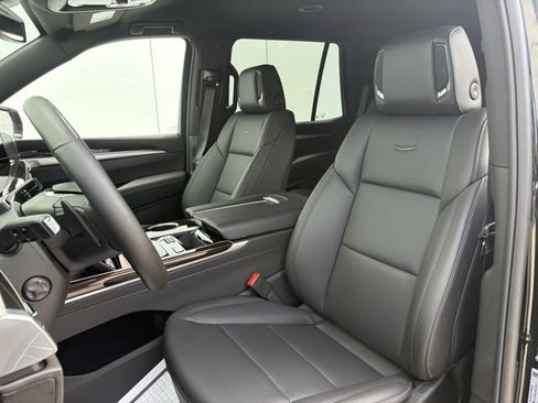 Certified 2025 Cadillac Escalade Luxury w/ LPO, Floor Liner Package AWD/4WD image 11