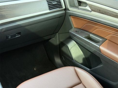 Used 2022 Volkswagen Atlas SE w/ Panoramic Sunroof Package image 16