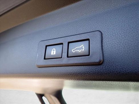 Used 2021 Subaru Ascent Premium w/ Convenience Package AWD/4WD image 9