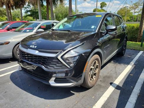 Used 2023 Kia Sportage LX FWD image 2