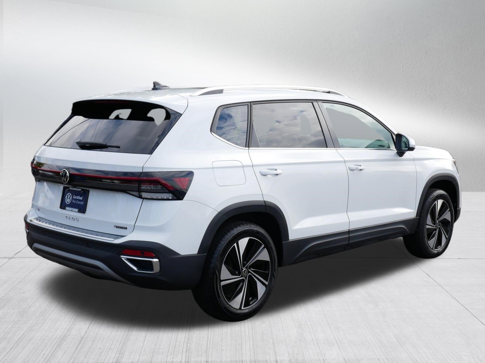 Certified 2025 Volkswagen Taos SE w/ Panoramic Sunroof Package AWD/4WD image 7