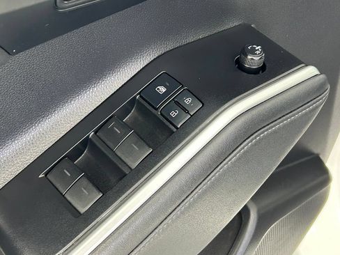 Used 2021 Toyota Highlander XLE AWD/4WD image 38