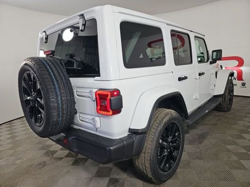 Used 2025 Jeep Wrangler Unlimited Sahara image 7